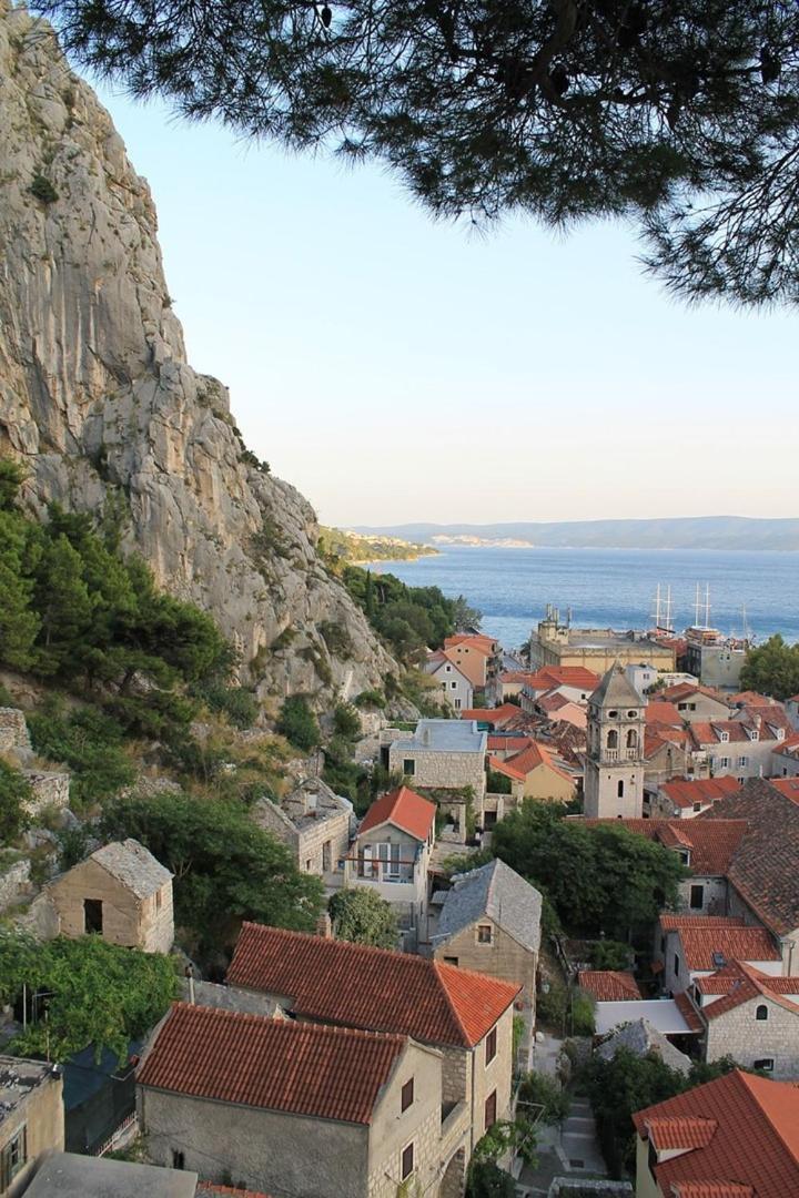 Azure Apartments By The Sea Near City Omiš Екстериор снимка