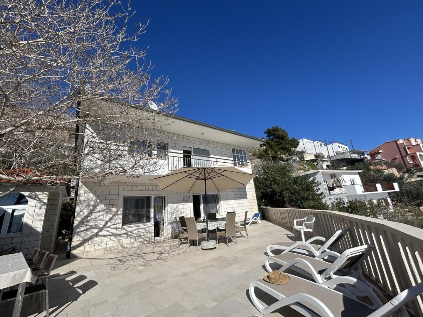 Azure Apartments By The Sea Near City Omiš Екстериор снимка