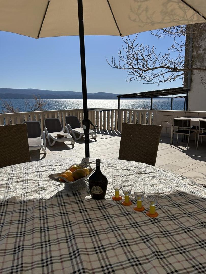 Azure Apartments By The Sea Near City Omiš Екстериор снимка